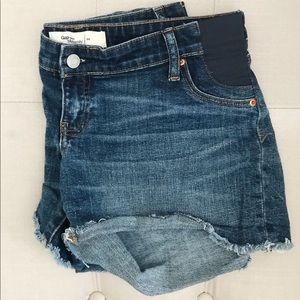 Gap side panel maternity shorts